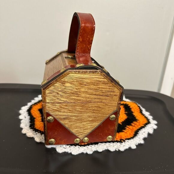 "TREASURE CHEST" VINTAGE 1950'S WOODEN & VINYL BOX BAG - Picture 4 of 9
